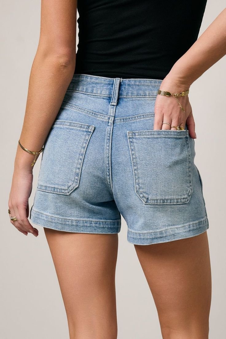 Chic Summer Looks_ Denim, Quilted Bags & Oversized Styles